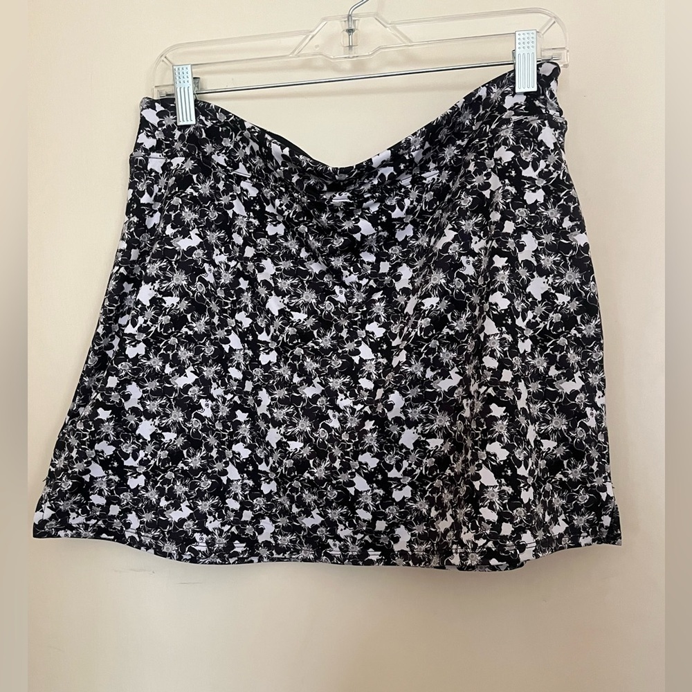 Tranquility Black and White Women's Skort